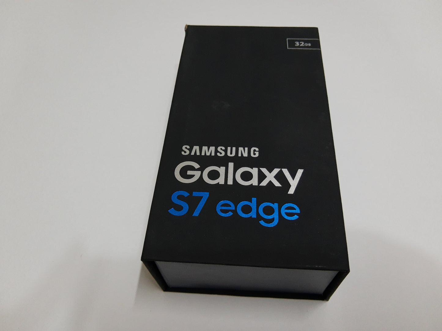 Samsung Galaxy S7 Edge 32GB (G935V) (G935A) (G935T) (G935F) (Verizon, TMobile, At&t)
