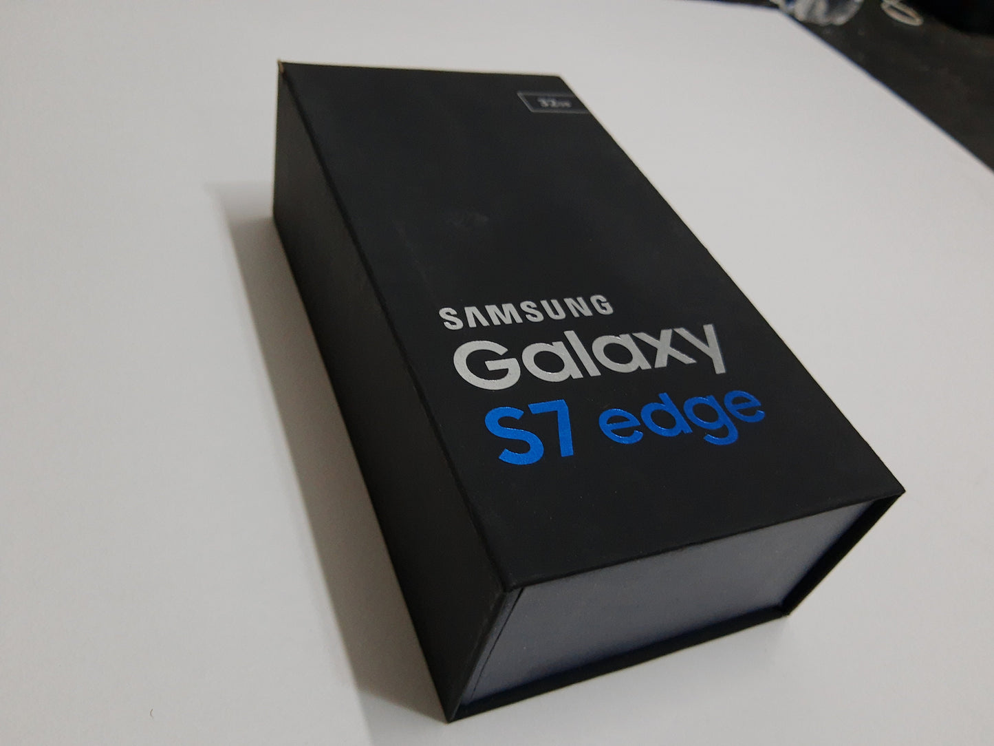 Samsung Galaxy S7 Edge 32GB (G935V) (G935A) (G935T) (G935F) (Verizon, TMobile, At&t)