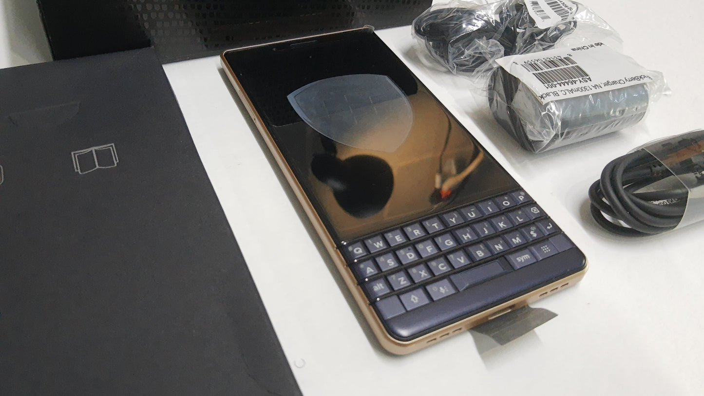 BlackBerry KEY2 LE (BBE100-4) 64GB Unlocked