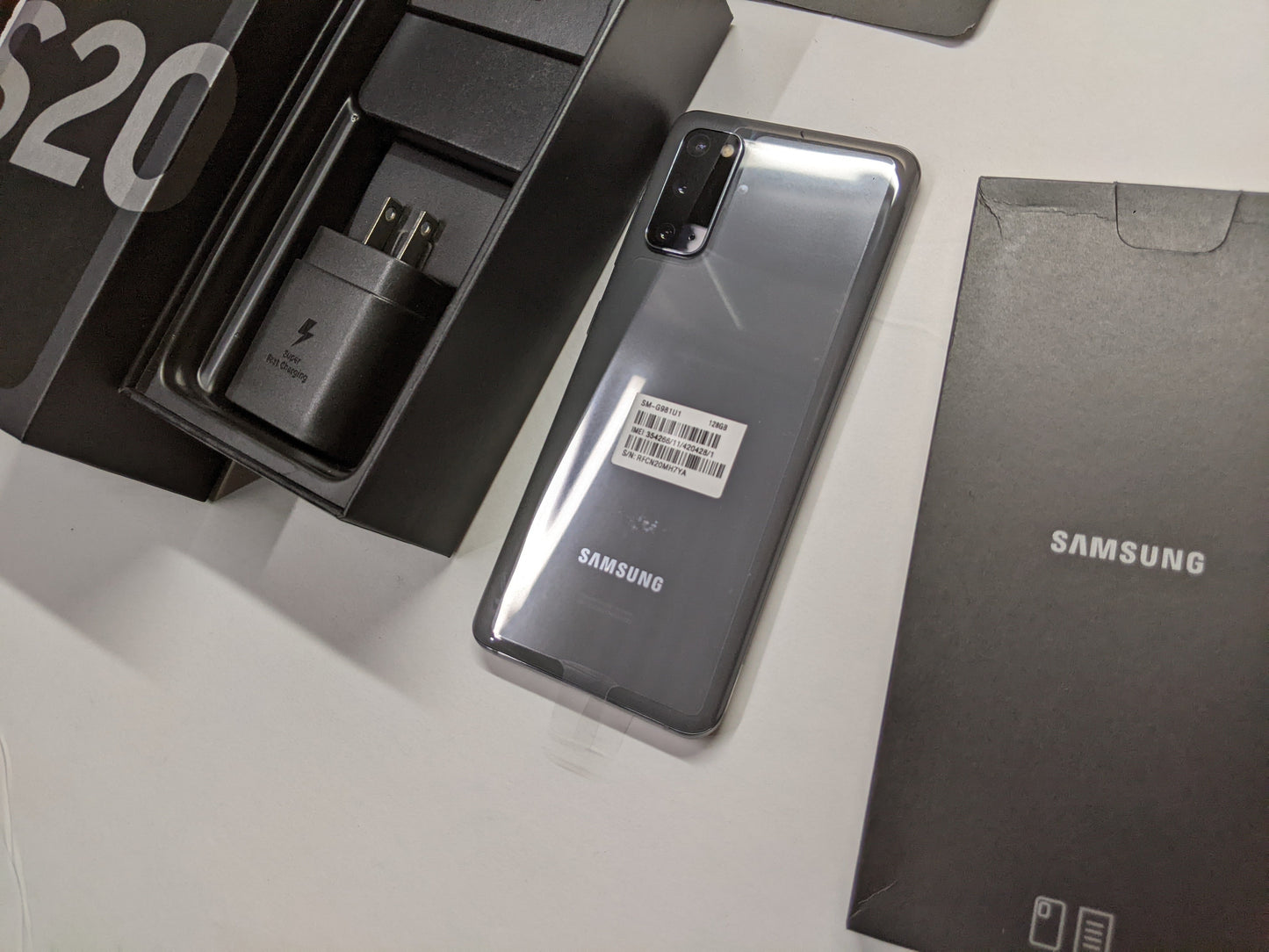 Samsung Galaxy S20 5G G981U1 GSM+CDMA Unlocked (At&t, Verizon, TMobile)